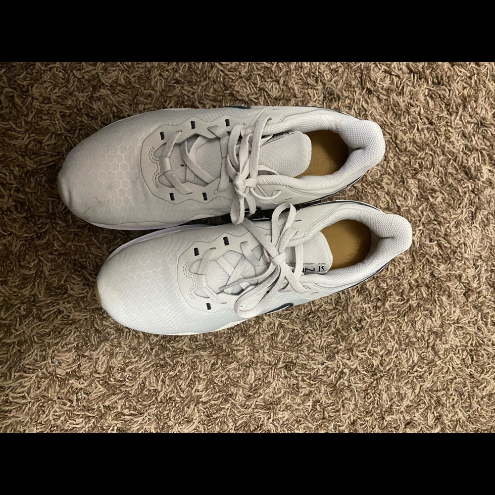 Nike women’s tennis shoes